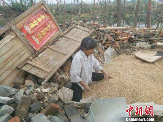 龍卷風摧殘現(xiàn)場