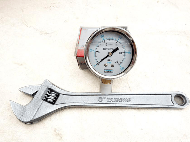 壓力表，解鎖扳手