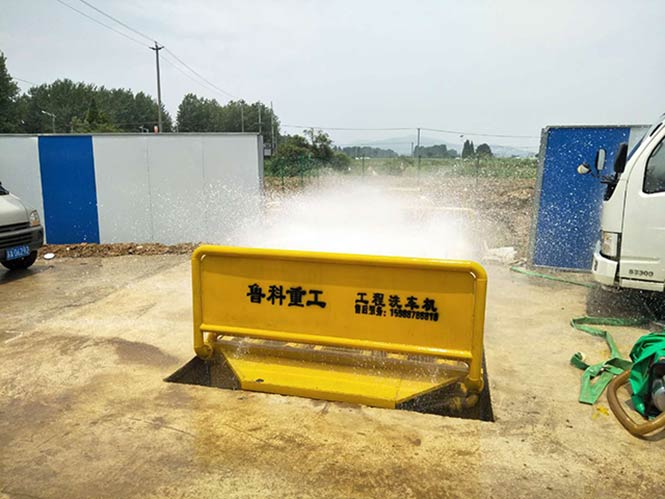 6月24日南京工程洗車機(jī)合作大通建設(shè)秦淮河航道整治工程項目